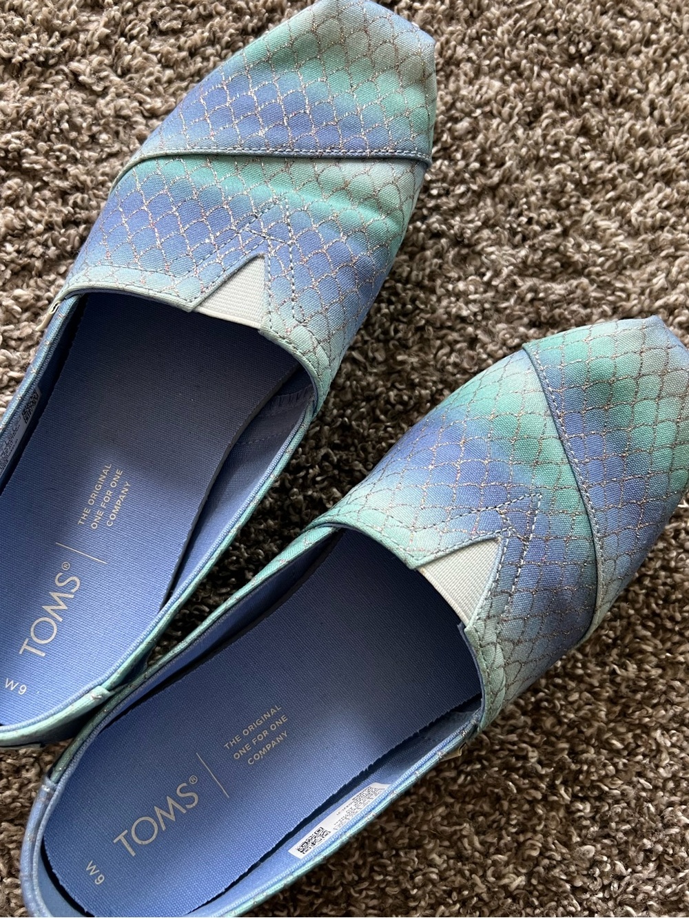 TOMS Women's Minty Purple Glitter Scallope Slip-On